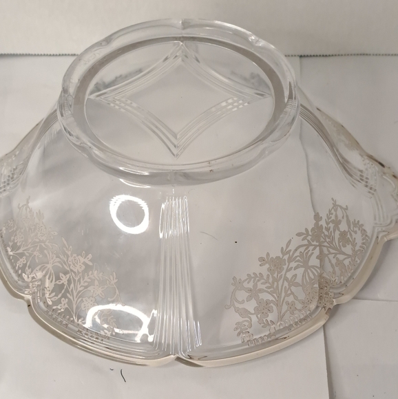 Vintage glass bowl silver floral and leaves overlay double handle scalloped edge - Picture 3 of 8